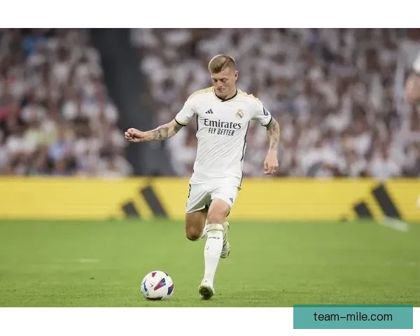 克罗斯训练之余享受高尔夫时光社交平台晒精彩瞬间