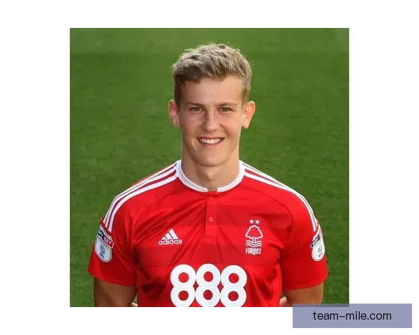 耶茨领衔森林中场铁血核心展现极致防守统治力